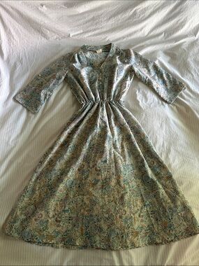 Vintage Byer Too! - Cottagecore Floral Print Midi Dress